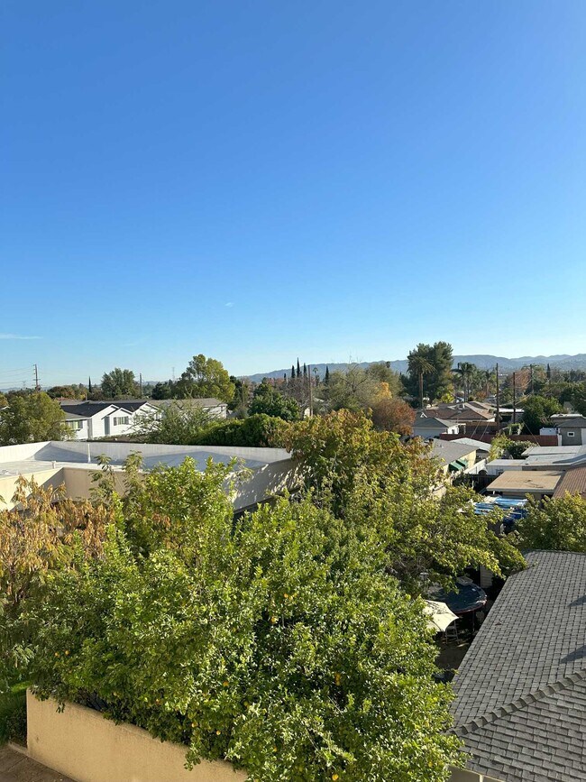 Building Photo - 19350 Sherman Way