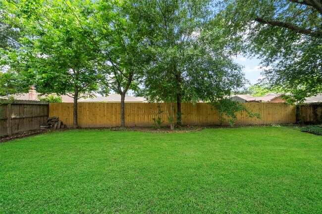 Building Photo - 16330 Autumn Wind Dr