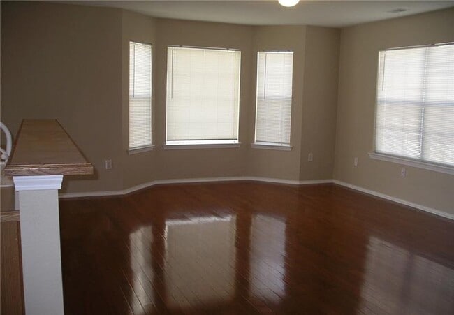 Building Photo - 10 Ashleigh Ln