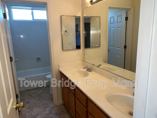 Building Photo - 3918 Ginko Way