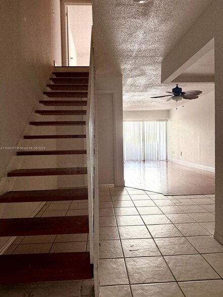 Building Photo - 9357 Fontainebleau Blvd