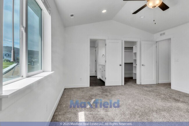 Building Photo - Spacious 5-Bedroom End-Unit Townhome with ...