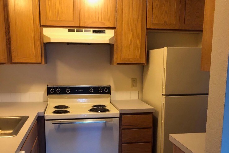 Kitchen - 49 SE 60th Ave