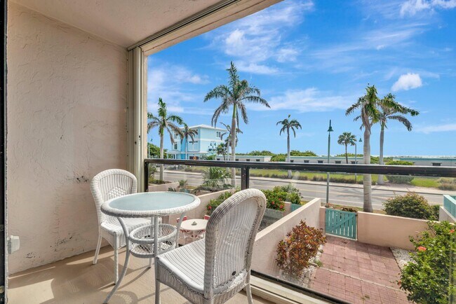 Building Photo - 355 S Ocean Dr