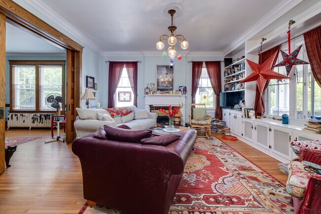 Building Photo - Historic Charm Meets Modern Comfort: Your Downtown Oasis Awaits!