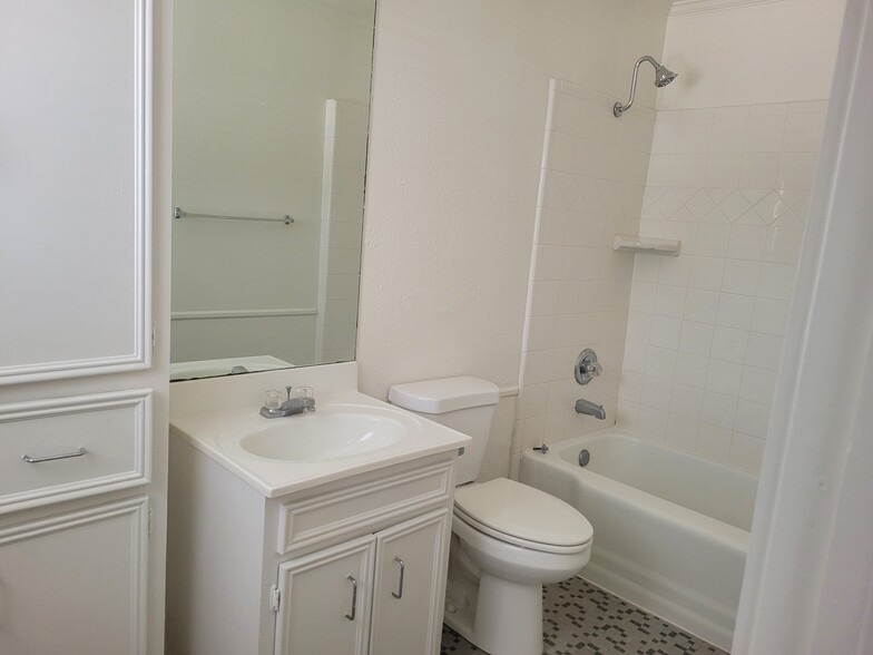 Building Photo - 4311 Cole Ave