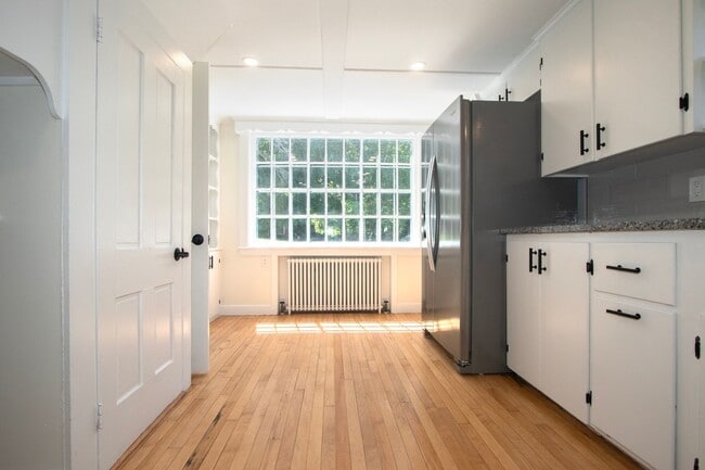 Building Photo - Amazing, Rarely Available Farmhouse with Carriage House and Garage