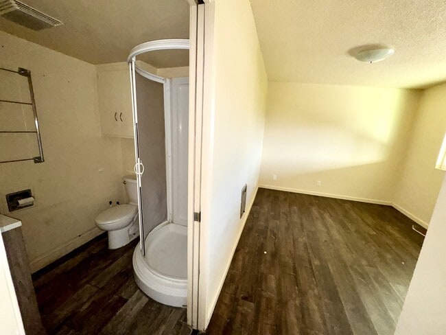 Building Photo - 8740 Catalpa Ave