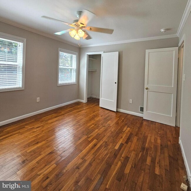 Building Photo - 2214 Arlington Terrace