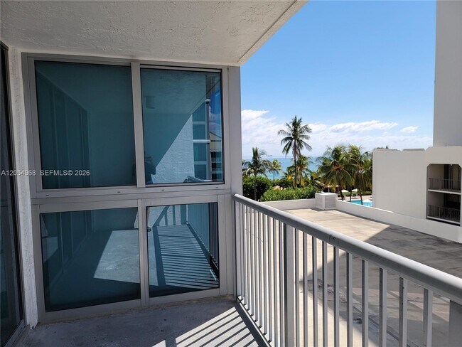 Building Photo - 2655 Collins Ave
