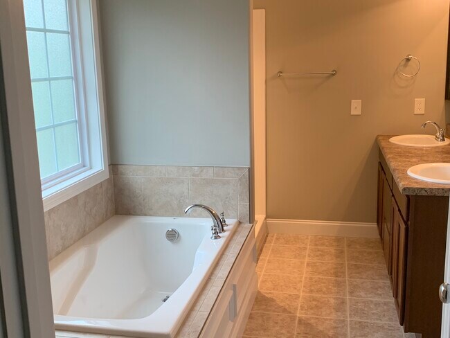 Building Photo - 3414 Pond Run Way