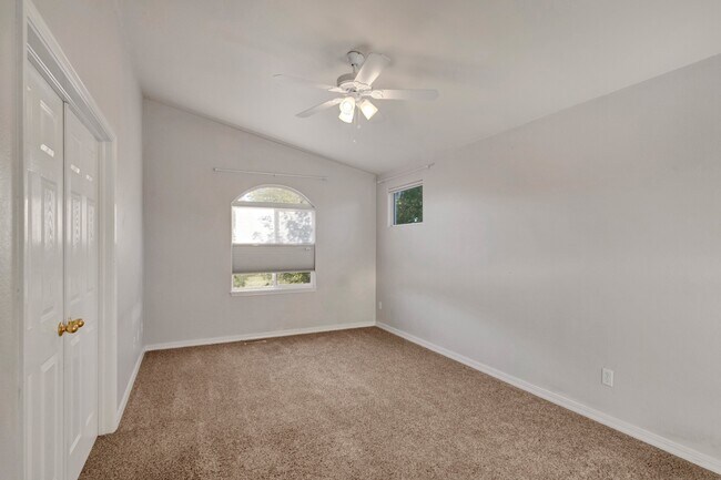 Building Photo - 450 Millstream Terrace