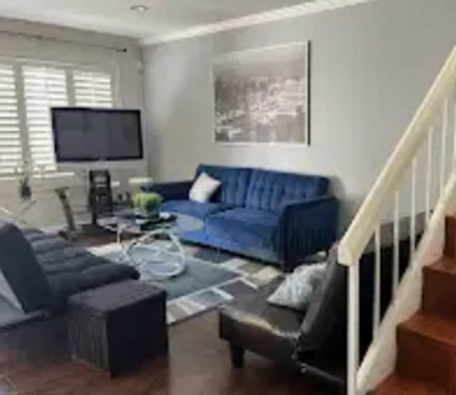 Building Photo - BEAUTIFUL TOWNHOUSE WITH 2 CAR GARAGE