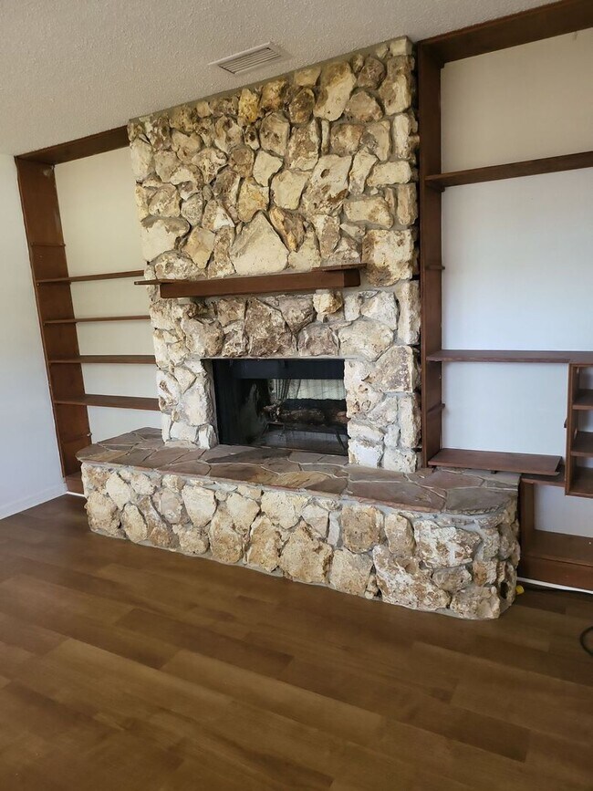 Building Photo - 4741 Pilgrims Way