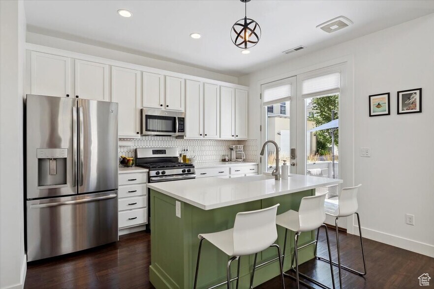 Building Photo - 10606 S Redknife Dr