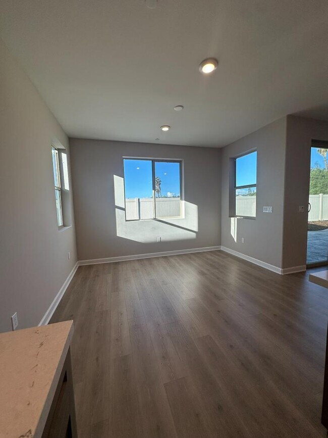 Building Photo - 2055 Woolem Pl