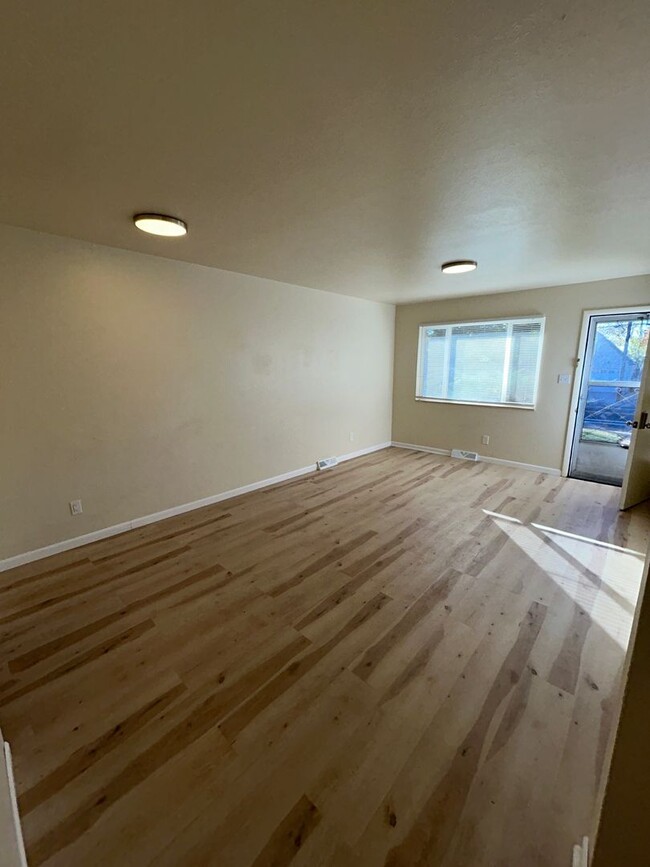 Building Photo - Pet-friendly 2-Bedroom in North Boulder