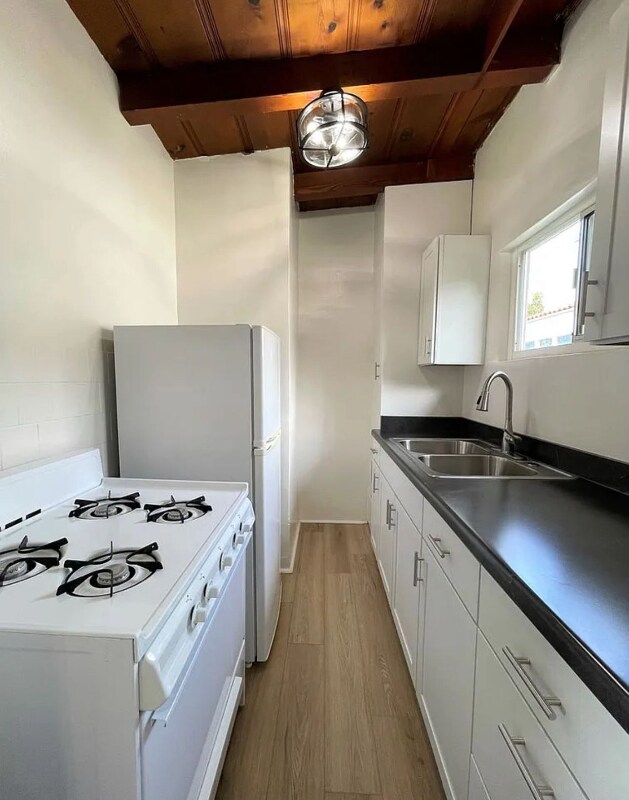 Building Photo - 134 S Crimea St