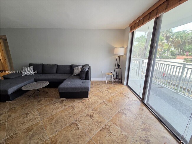 Building Photo - 210 174th St