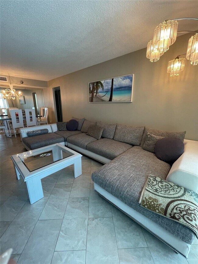 Building Photo - 1410 S Ocean Dr