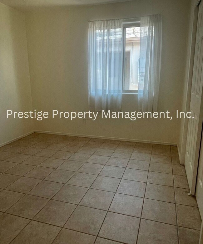 Building Photo - Charming All Tile 4/2 Rita Ranch Home