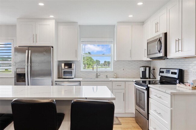 Building Photo - 72 Monaco Ct