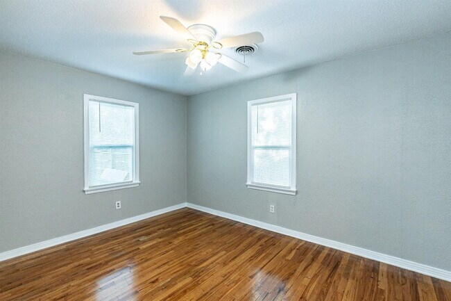 Building Photo - Cute 3/1 close to TEch and Medical