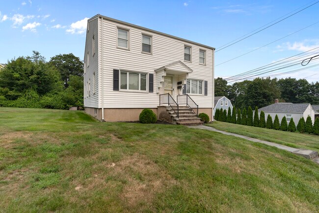 Building Photo - 290 Buckingham St