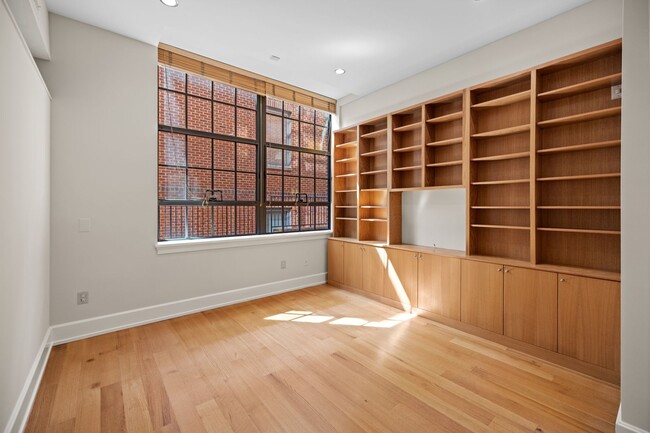 Building Photo - 2516 Q St NW