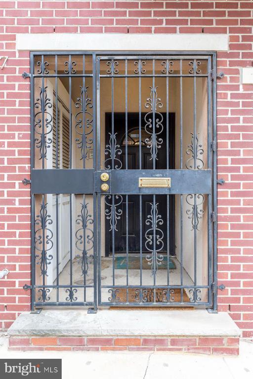 Building Photo - 1017 Dorrance St