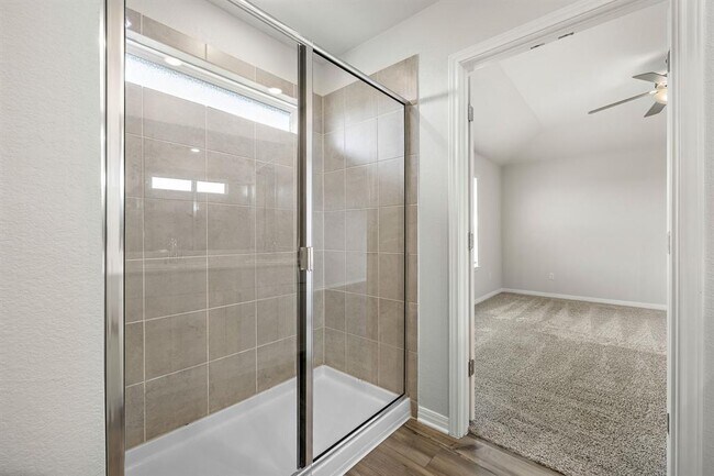 Building Photo - 120 Longmount Cv