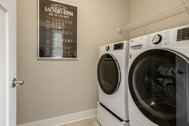 Building Photo - Stunning 3-Bedroom Townhome in Black Mountain's Sweet Birch Commons