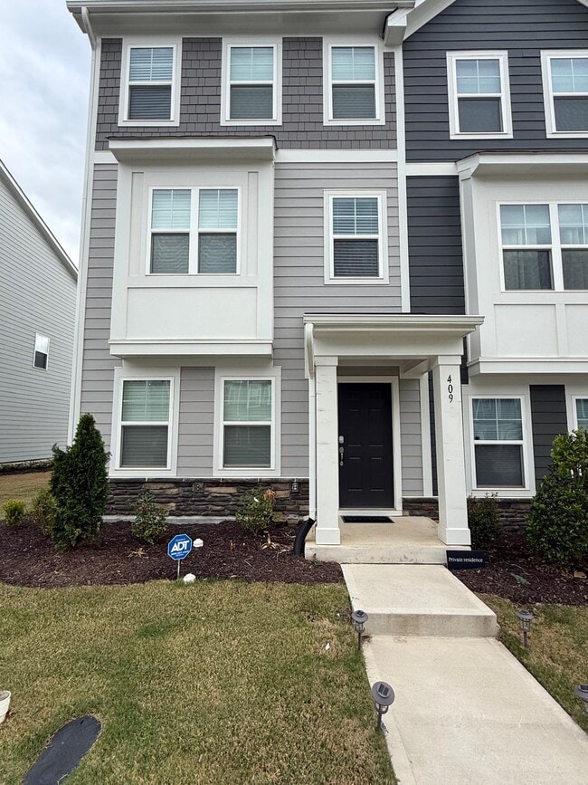 Building Photo - 409 Deercroft Dr