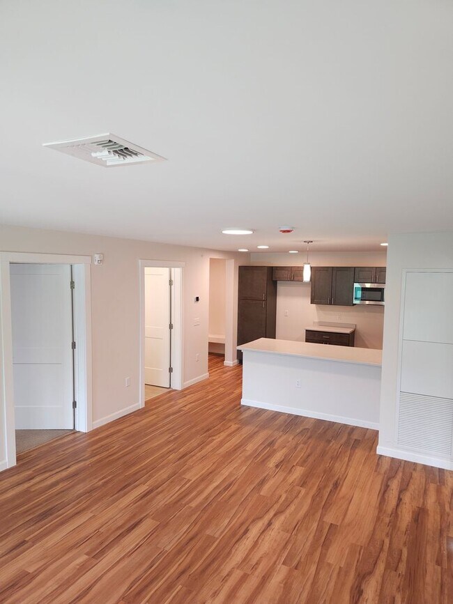 Building Photo - Village at Autumn Pond II: Corner 2 Bedroo...