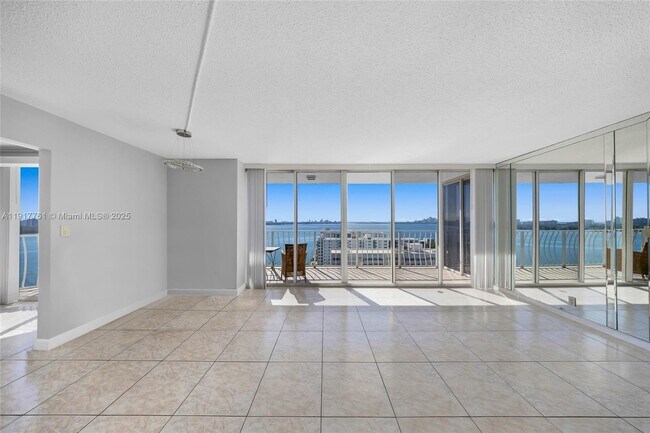 Building Photo - 7601 E Treasure Dr