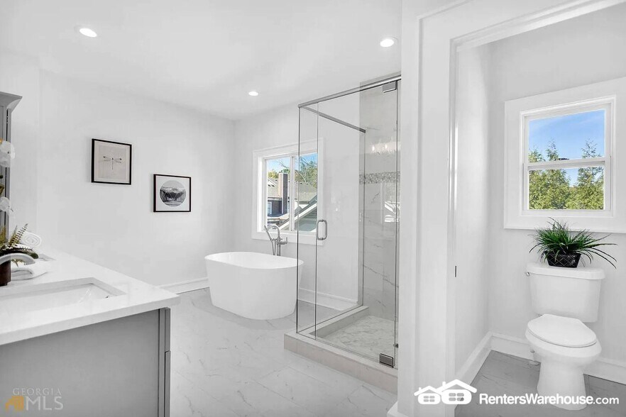 Building Photo - 3196 Mae Ave NE