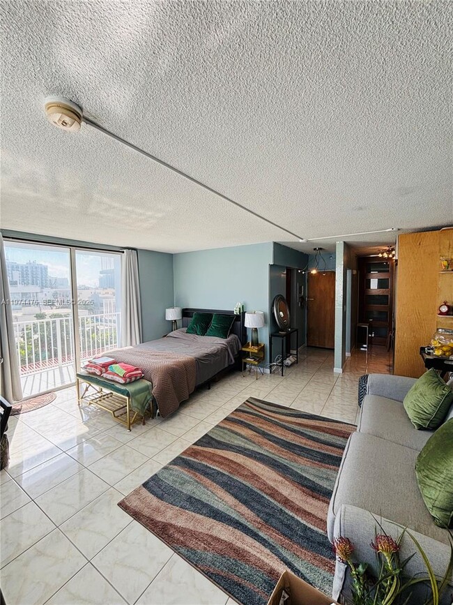 Building Photo - 1255 Collins Ave