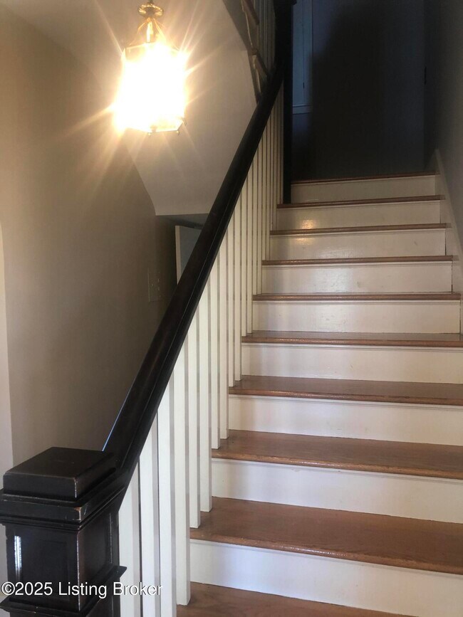 Building Photo - 2167 Eminence