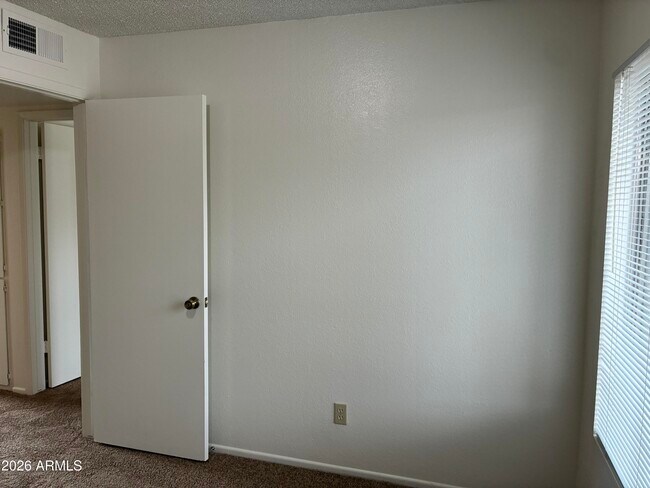 Building Photo - 4831 W Juniper Ave