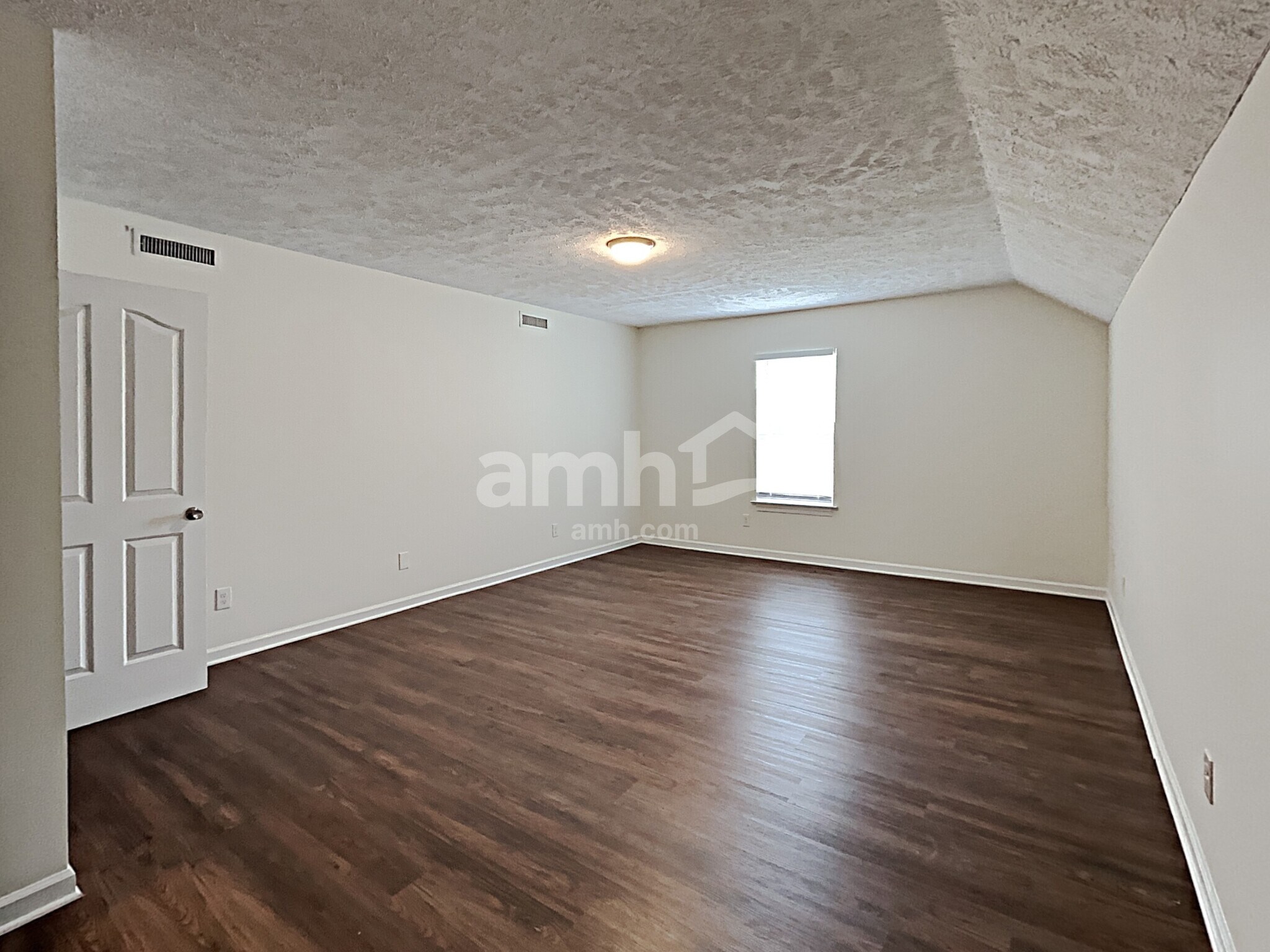 Building Photo - 1721 N Cove