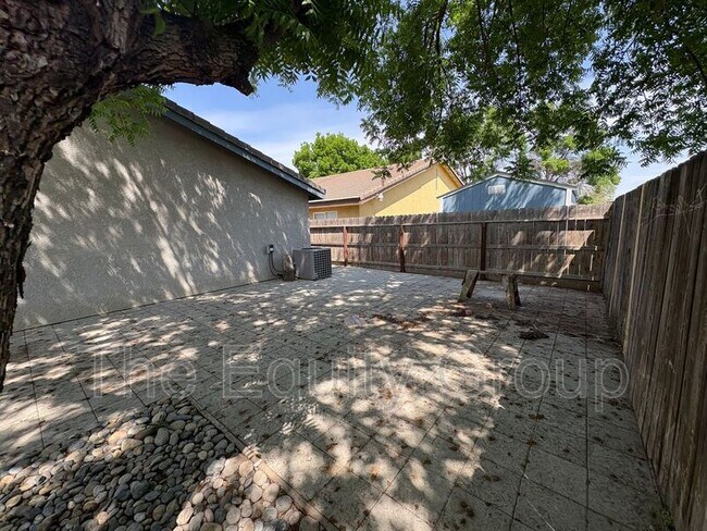 Building Photo - 1040 N Sumter Ct