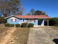 Building Photo - 120 Woodland Dr