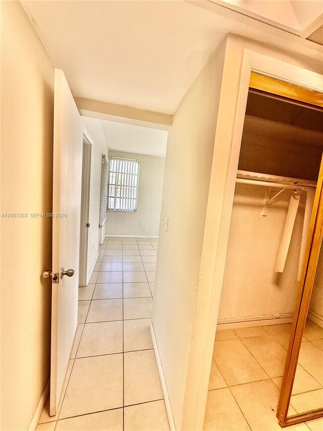 Building Photo - 1591 NE Miami Gardens Dr