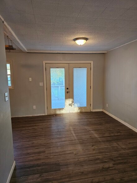 Building Photo - 471 Vincent Ave