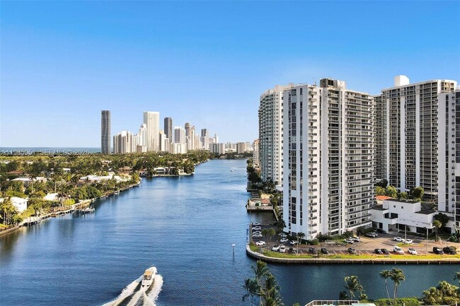 Building Photo - 20515 E Country Club Dr