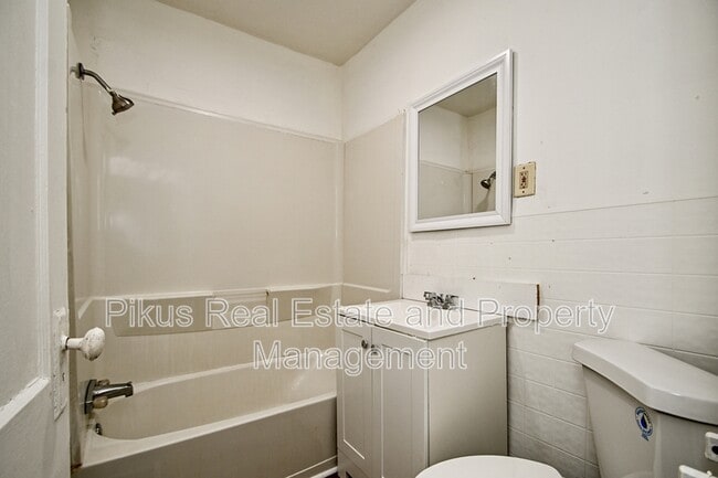 Building Photo - 1328 Struble Ave NE