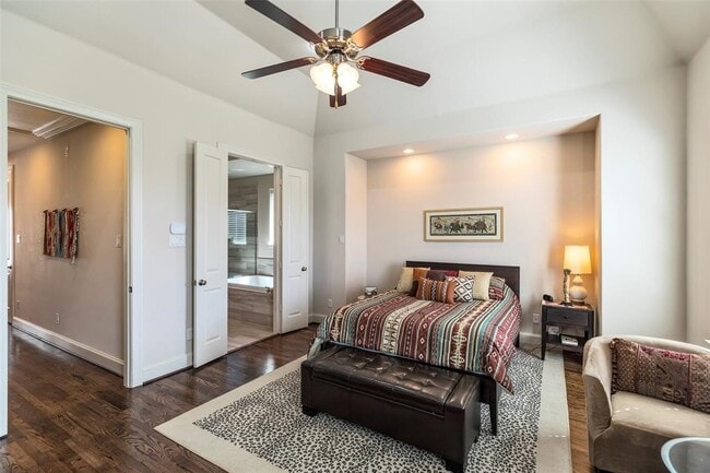 Building Photo - 2318 Hutchins St