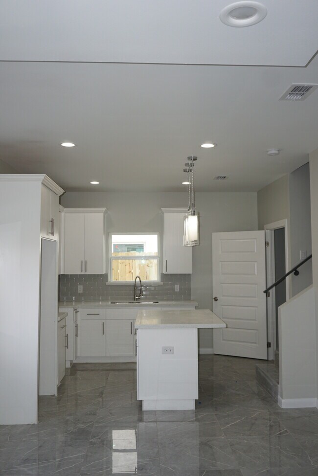 Building Photo - 1313 N 48th St