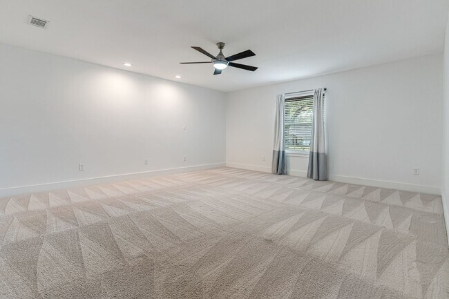 Building Photo - Beautifully Updated Home in Navarre!
