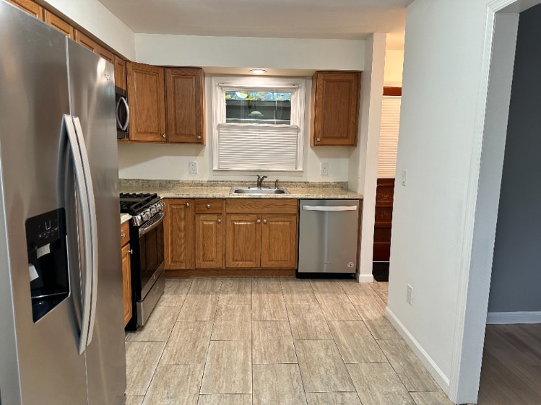 Building Photo - 758 2nd St